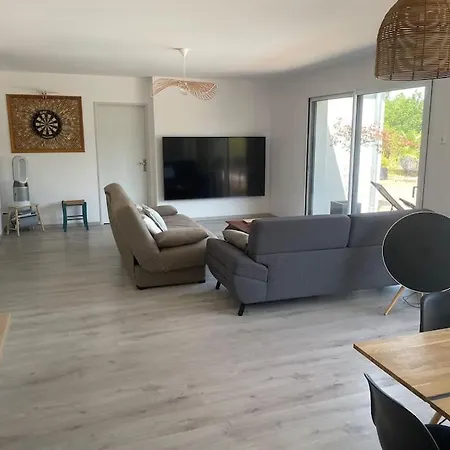 Kevin Piscine, Pool House Et Petanque 6 A 8 Personnes