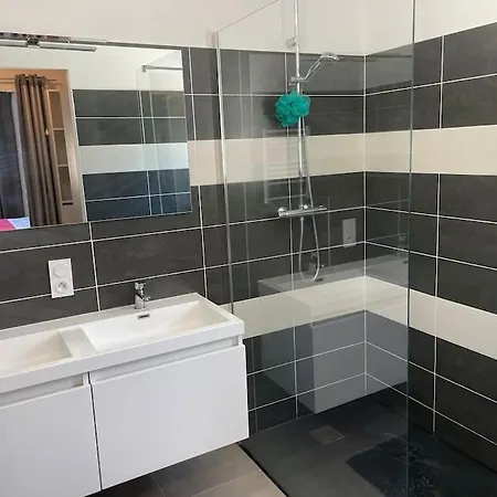 Kevin Piscine, Pool House Et Petanque 6 A 8 Personnes