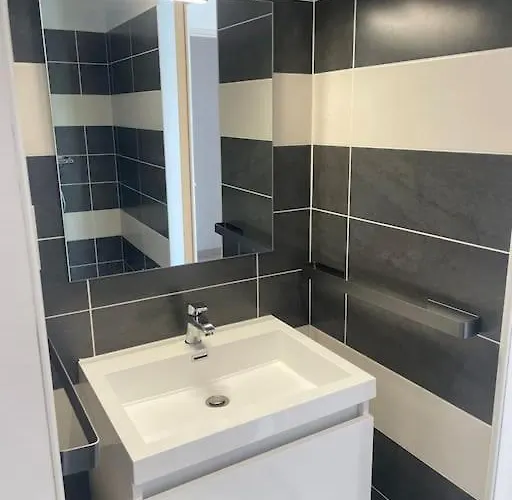 Kevin Piscine, Pool House Et Petanque 6 A 8 Personnes *