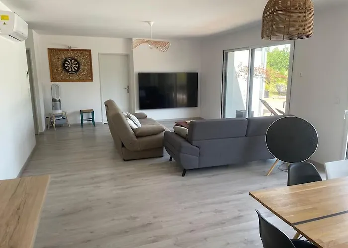 Kevin Piscine, Pool House Et Petanque 6 A 8 Personnes