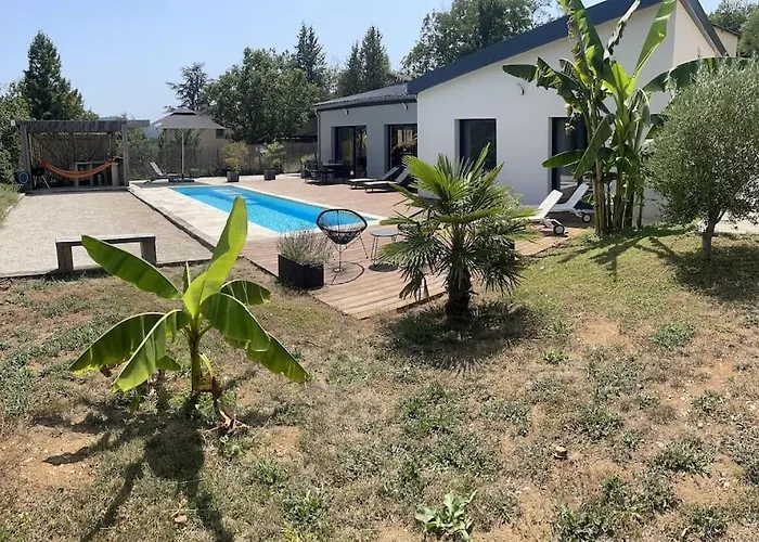 Villa Kevin Piscine, Pool House Et Petanque 6 A 8 Personnes *