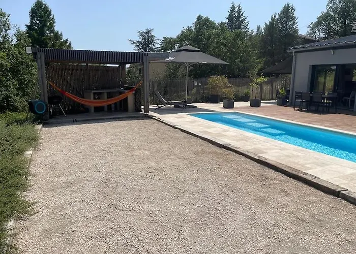 Kevin Piscine, Pool House Et Petanque 6 A 8 Personnes *