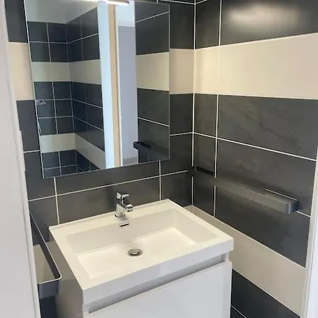 Kevin Piscine, Pool House Et Petanque 6 A 8 Personnes *