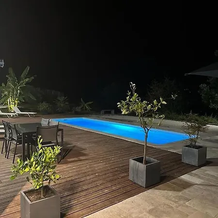 Вилла Kevin Piscine, Pool House Et Petanque 6 A 8 Personnes Вильфранш-де-Руэрг